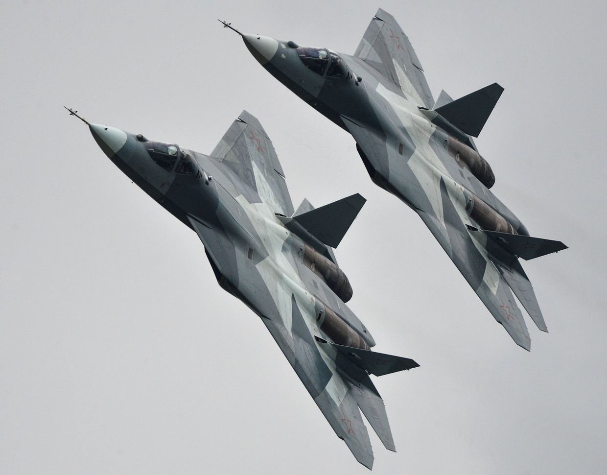 Истребители Т-50 на Международном авиационно-космическом салоне МАКС-2013 в Жуковском