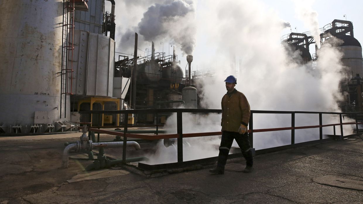Нефтеперерабатывающий завод в Иране