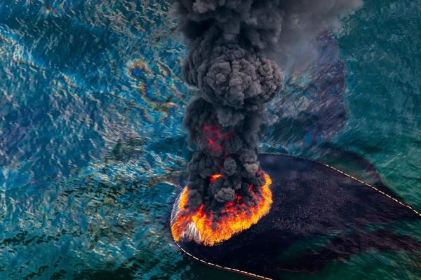 Разлив нефти после взрыва нефтяной платформы Deepwater Horizon