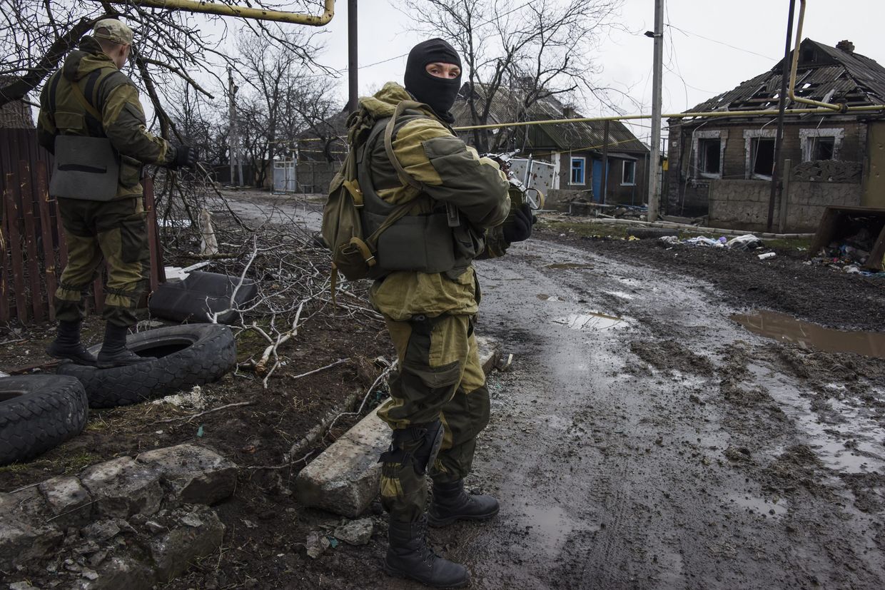 Ополченцы на окраине Донецка