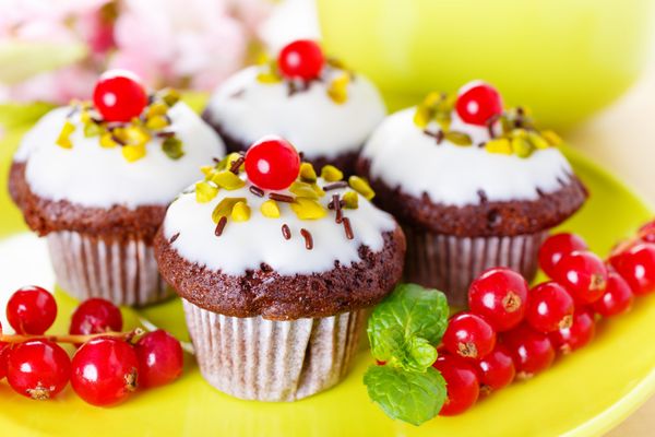 Шоколадные маффины с фисташками