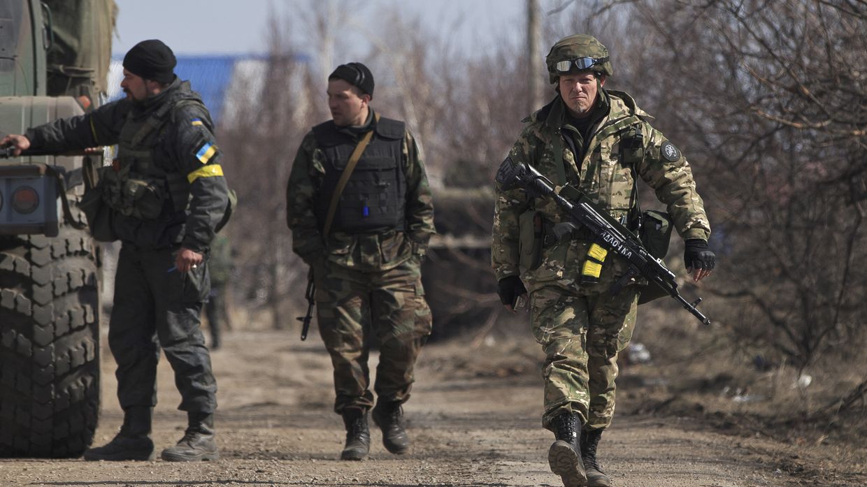 Украинские военнослужащие в Мариуполе
