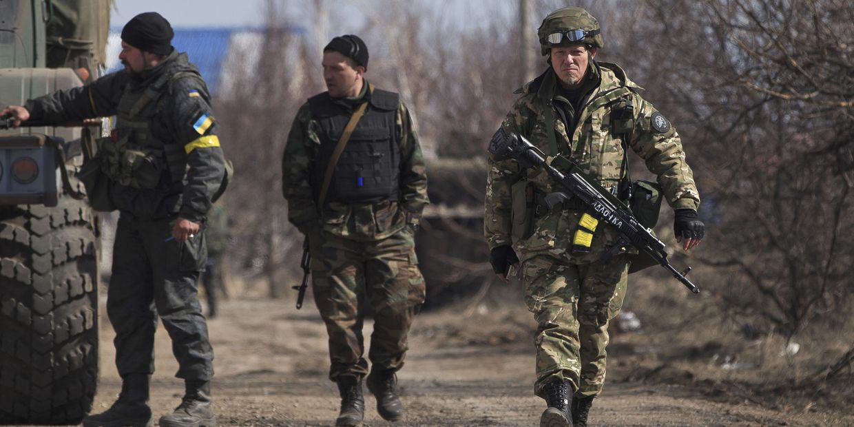 Украинские военнослужащие в Мариуполе