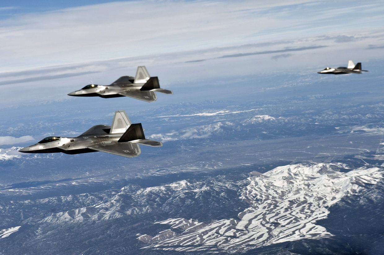 Многоцелевой истребитель пятого поколения F-22 «Рэптор» Многоцелевой истребитель пятого поколения F-22 «Рэптор»