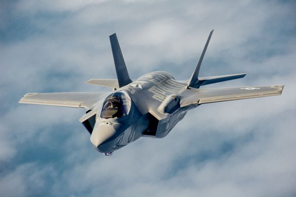 Истребитель-бомбардировщик пятого поколения F-35 «Лайтнинг» II 