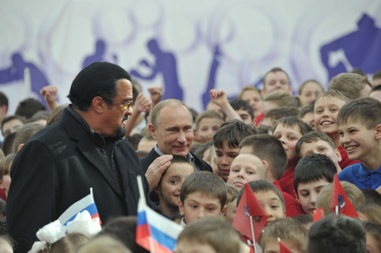 Владимир Путин и Стивен Сигал в новом спортивном дворце на территории учебно-спортивного комплекса «Самбо-70»