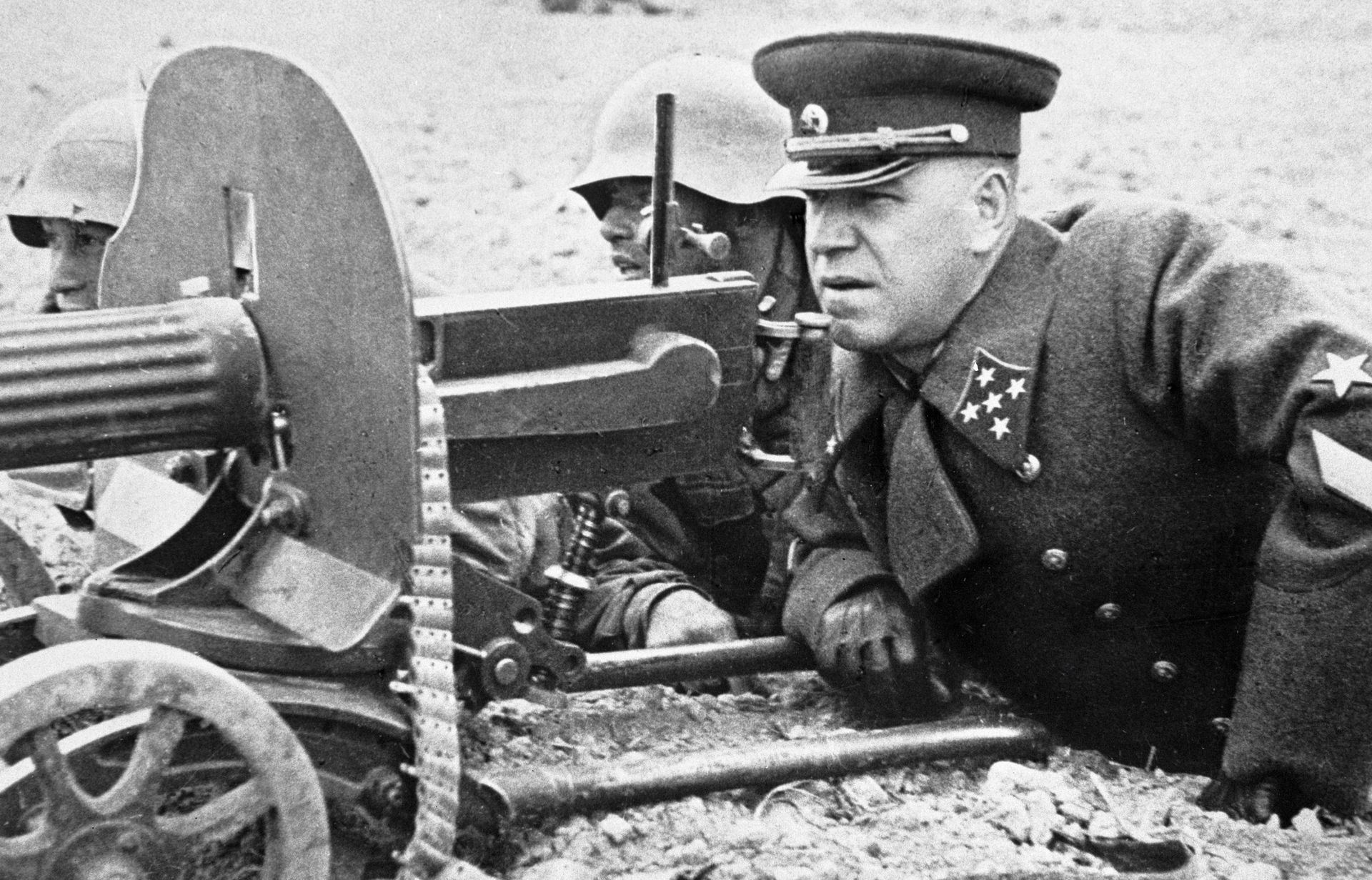 Маршал Советского Союза, четырежды Герой Советского Союза Георгий Константинович Жуков на полевых учениях. - ИноСМИ, 1920, 10.09.2025