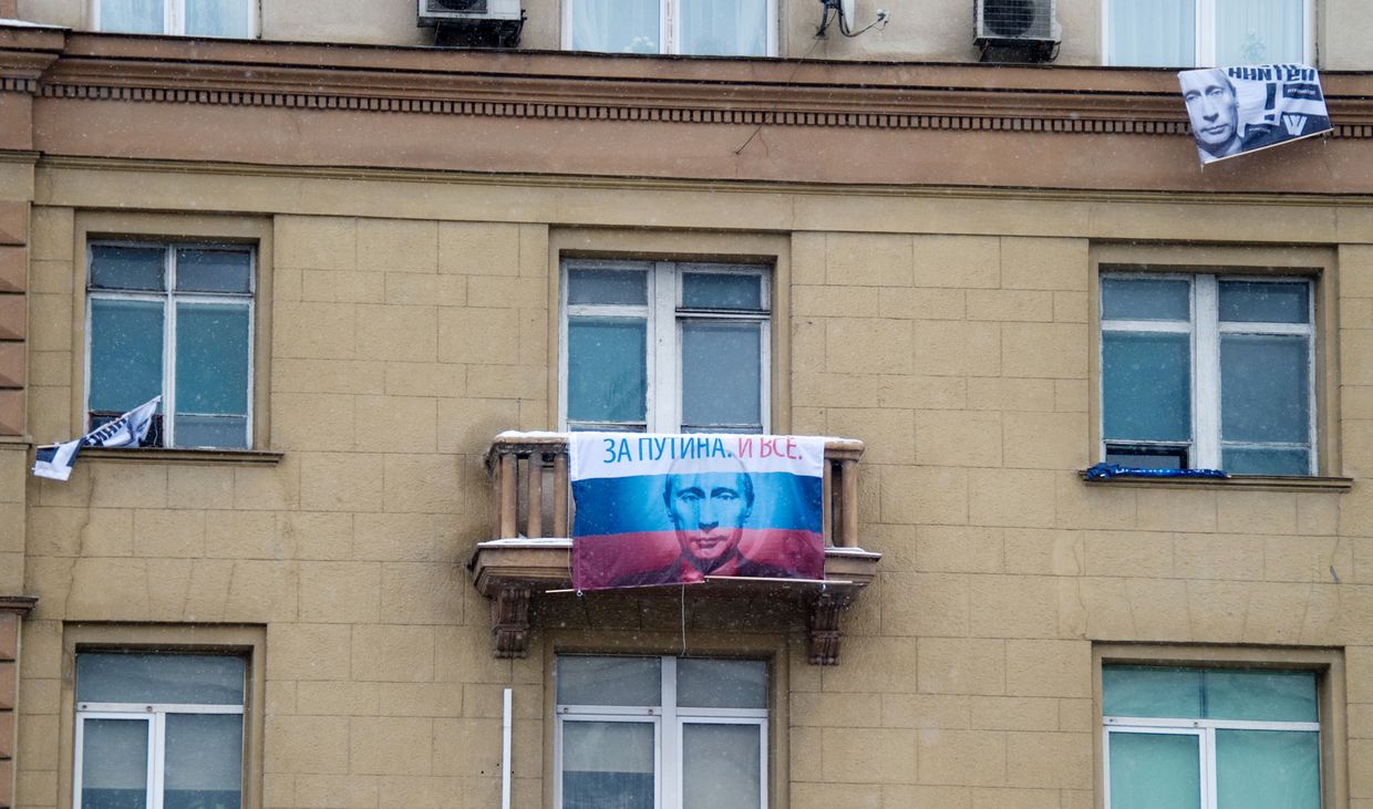 Плакаты сторонников Владимира Путина на Садовом кольце