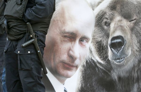 Плакат с Владимиром Путиным в Санкт-Петербурге Плакат с Владимиром Путиным в Санкт-Петербурге