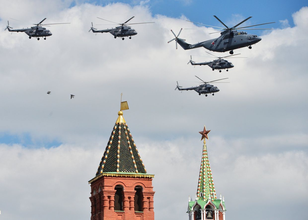 Репетиция воздушной части военного парада в Москве в ознаменование 70-летия Победы в Великой Отечественной войне 1941-1945 годов Репетиция воздушной части военного парада в Москве в ознаменование 70-летия Победы в Великой Отечественной войне 1941-1945 годов