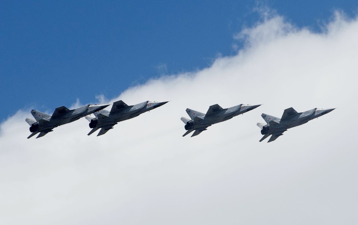 Самолеты МиГ-31 во время репетиции воздушной части военного парада в Москве в ознаменование 70-летия Победы в Великой Отечественной войне 1941-1945 годов