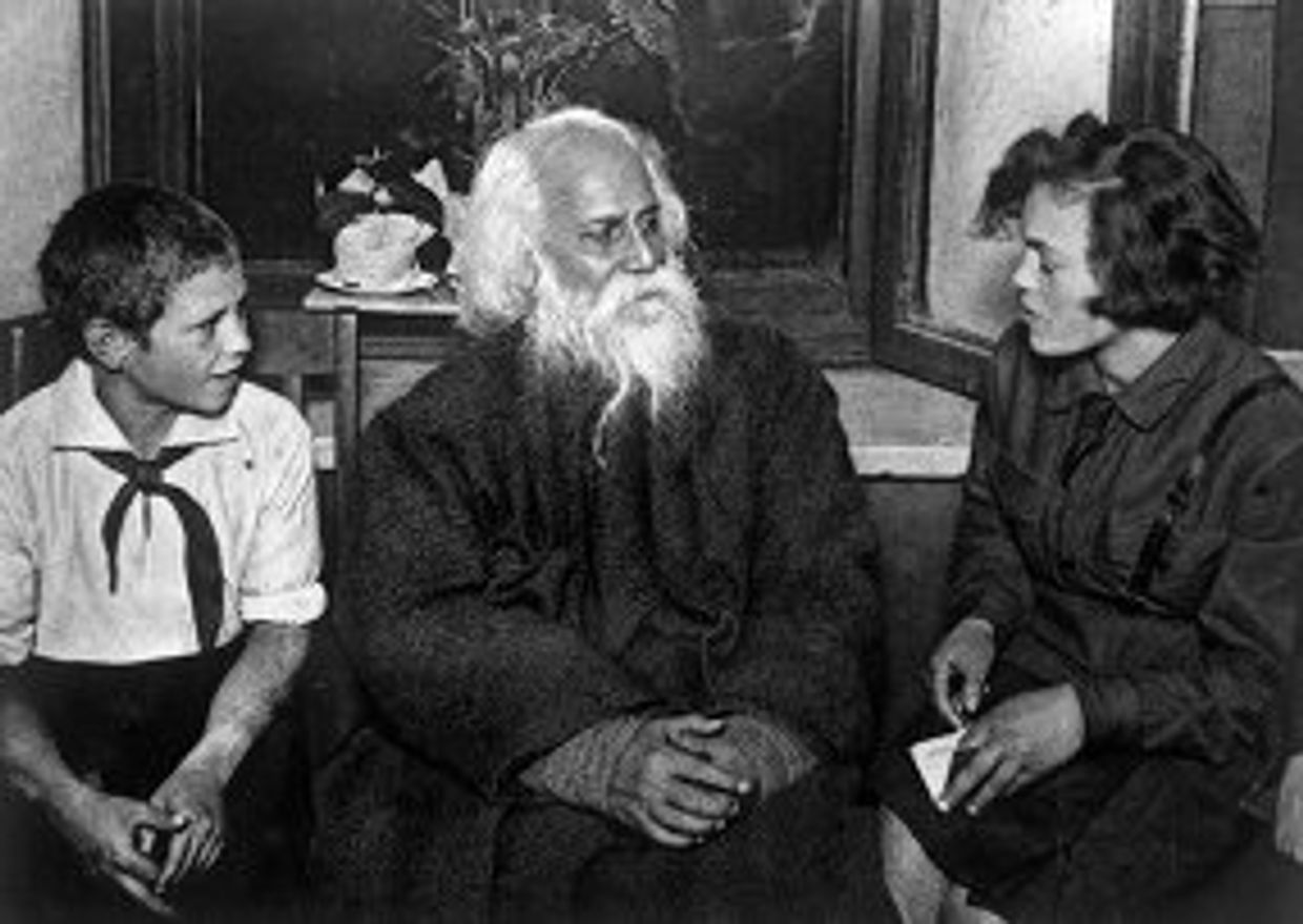 Рабиндранат Тагор среди советских пионеров