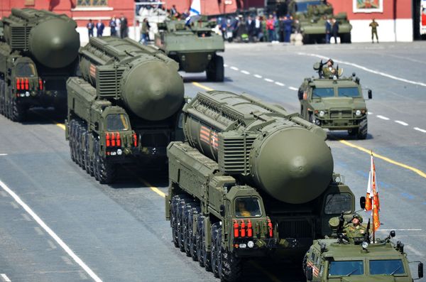 Транспортно-пусковые контейнеры комплексы РС-24 Ярс на Параде Победы