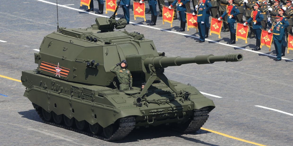 Самоходная артиллерийская установка (САУ) Коалиция-СВ во время Парада Победы
