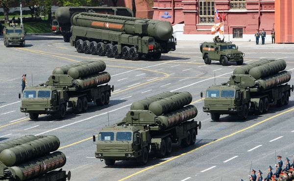 Зенитные ракетные комплексы С-400 Триумф во время Парада Победы Зенитные ракетные комплексы С-400 Триумф во время Парада Победы
