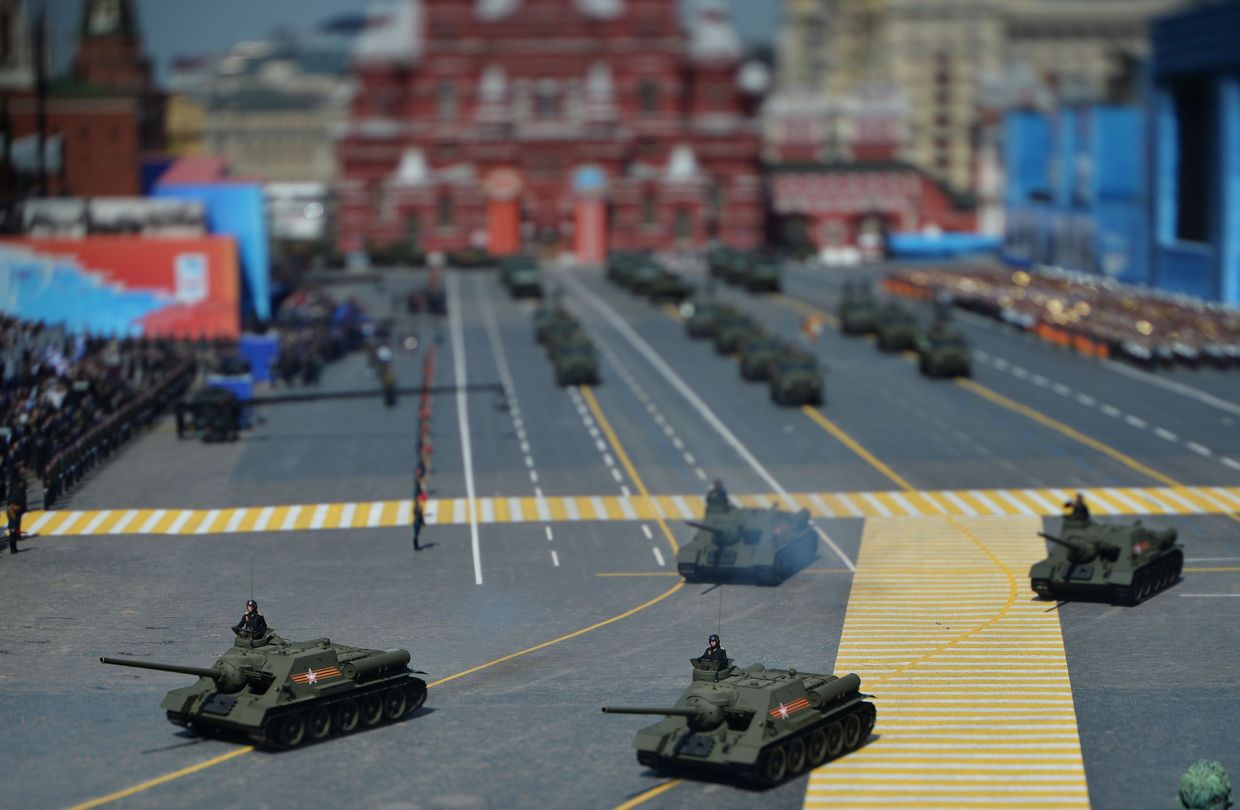 Самоходная артиллерийская установка СУ-100 периода Великой Отечественной войны во время Парада Победы на Красной площади