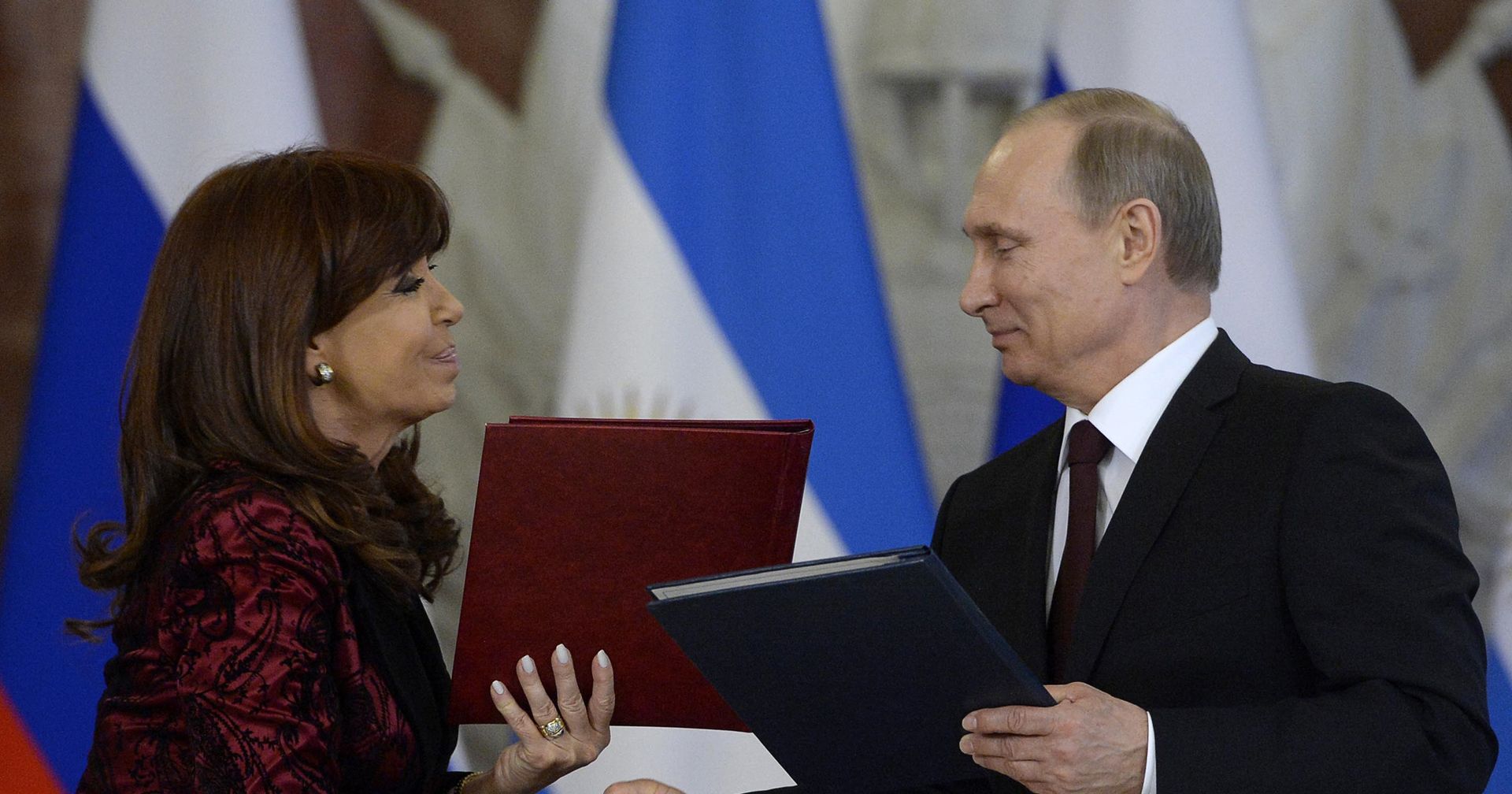 Владимир Путин и Кристина Киршнер на церемонии подписания совместных документов по итогам российско-аргентинских переговоров в Кремле - ИноСМИ, 1920, 14.04.2021