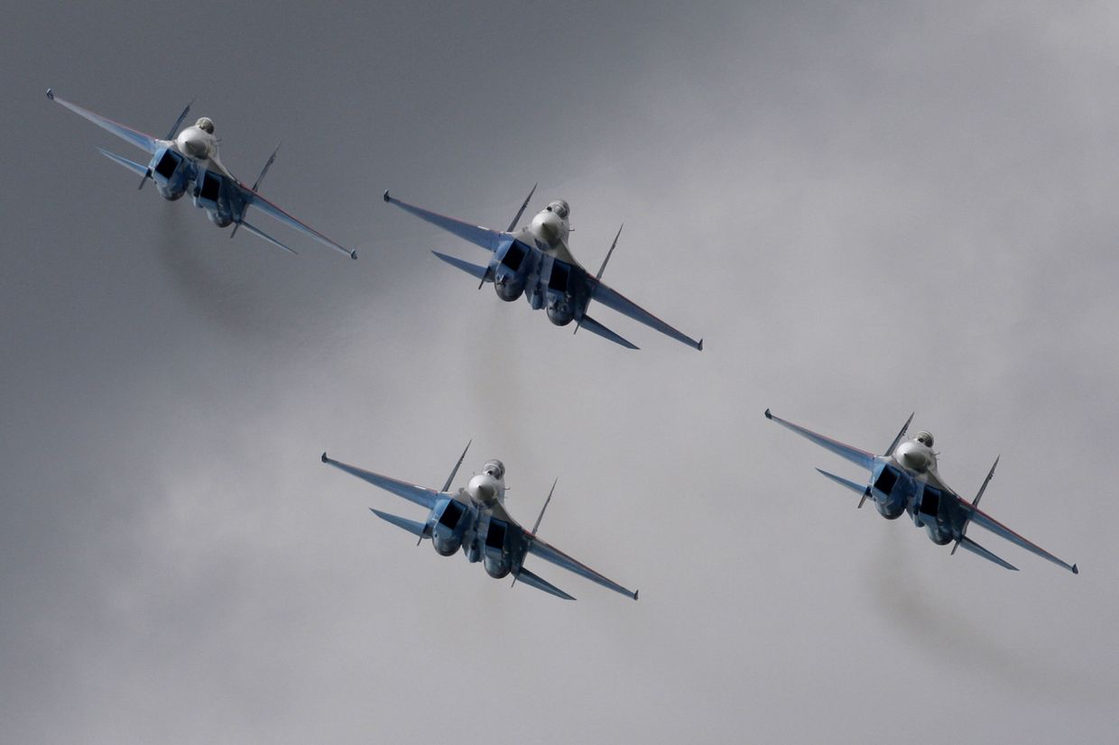 Истребители Су-27 пилотажной группы Соколы России