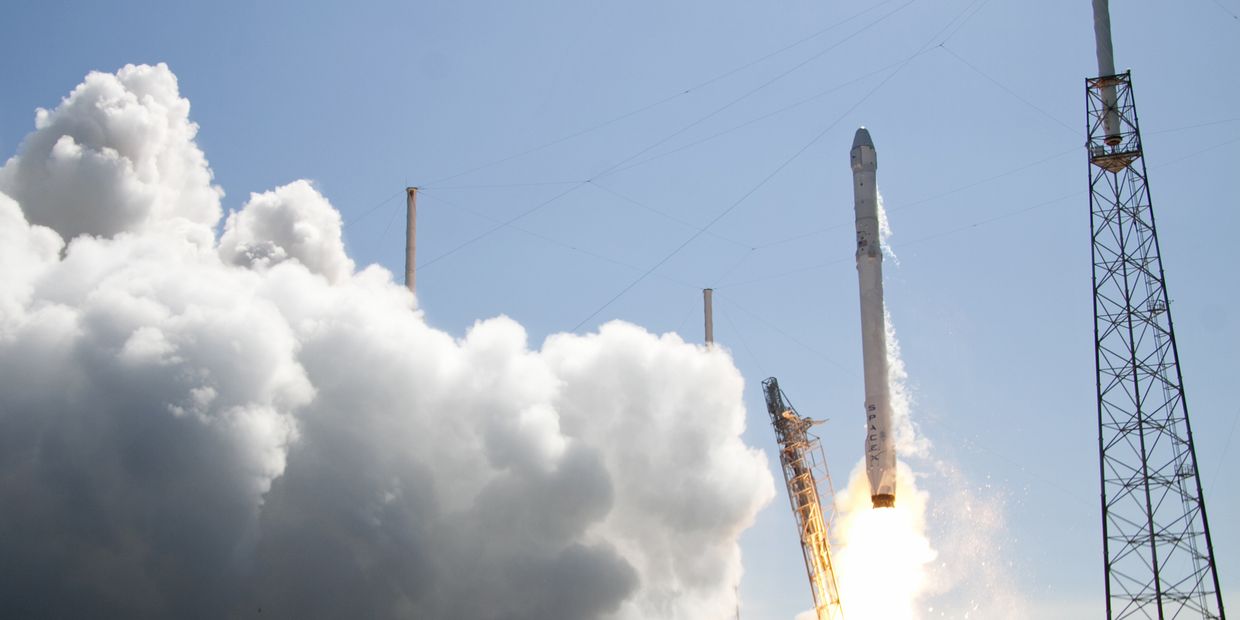 Запуск ракеты SpaceX Falcon 9 с мыса Канаверал
