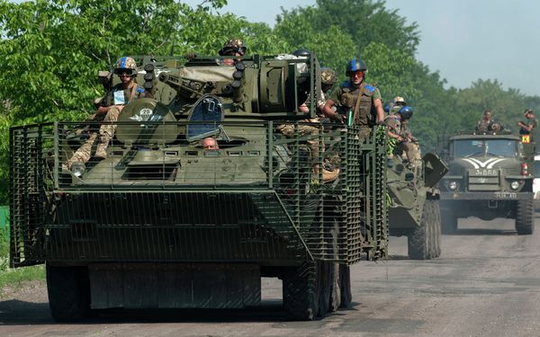 Колонна с украинскими военными под Марьинкой