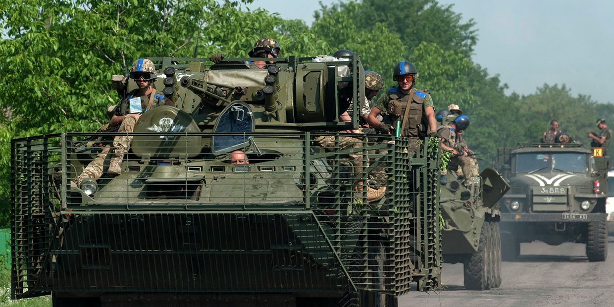 Колонна с украинскими военными под Марьинкой Колонна с украинскими военными под Марьинкой