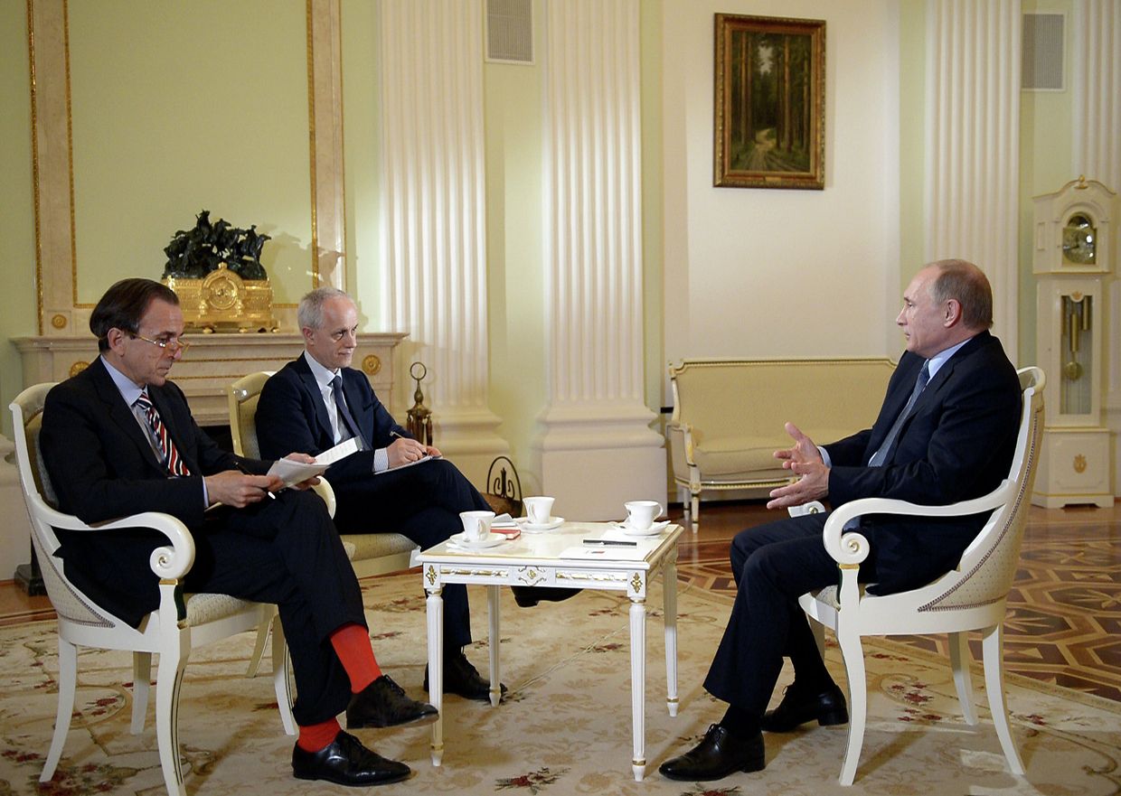 Президент России Владимир Путин во время интервью газете Il Corriere della Sera