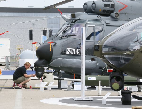 Вертолет Airbus H225 M накануне открытия Международного авиакосмического салона в Ле Бурже