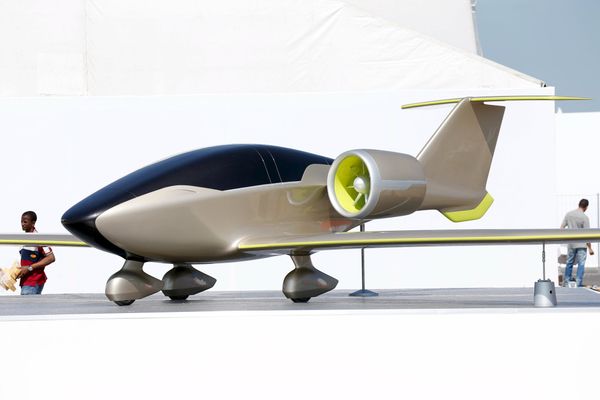 Аккумуляторный самолет Airbus E-FAN за два дня до открытия 51-го Международного аэрокосмического салона в Ле-Бурже