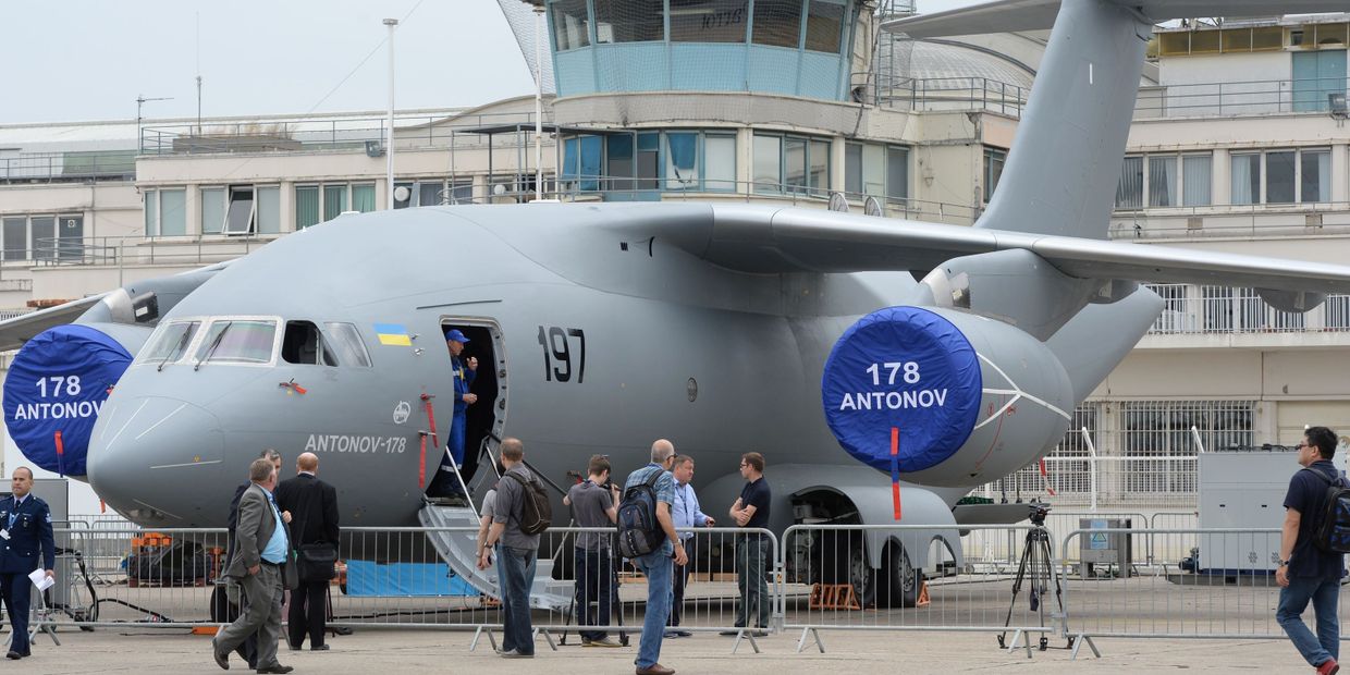 Украинский военно-транспортный самолет Ан-178 на 51-м международном парижском авиасалоне Paris Air Show - Le Bourget 2015 Украинский военно-транспортный самолет Ан-178 на 51-м международном парижском авиасалоне Paris Air Show - Le Bourget 2015