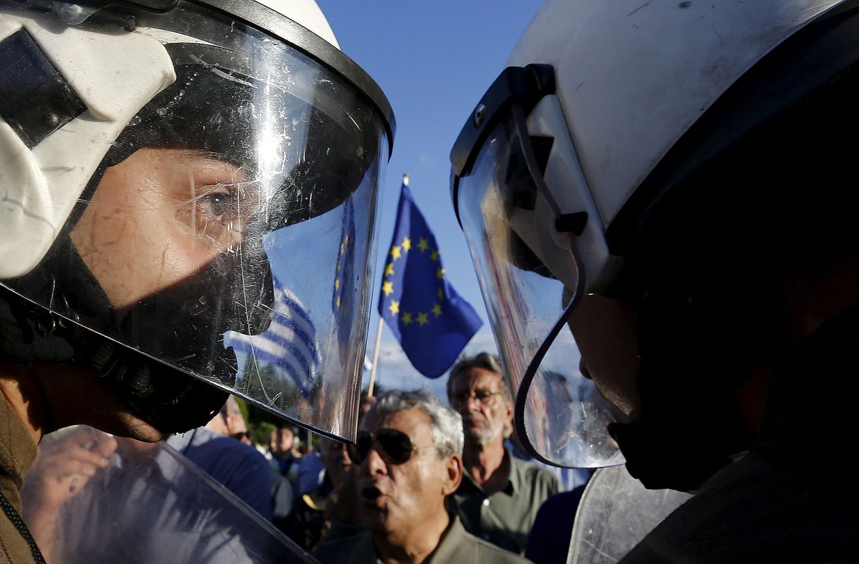 Акция протеста у здания парламента в Афинах