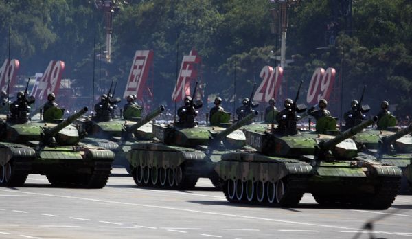 Танки на военном параде в Пекине, посвященном 60-летию образования КНР, 1 октября 2009 года