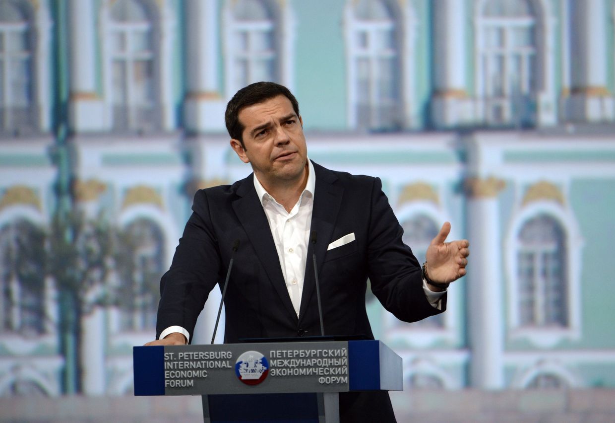 Премьер-министр Греции Алексис Ципрас выступает на пленарном заседании в рамках XIX Петербургского экономического форума