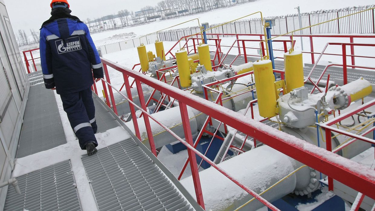 Работник Газпрома на газоизмерительной станции