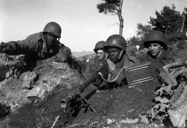 Американские солдаты на своих позициях у реки Хыйчхон, 20 ноября 1951 года