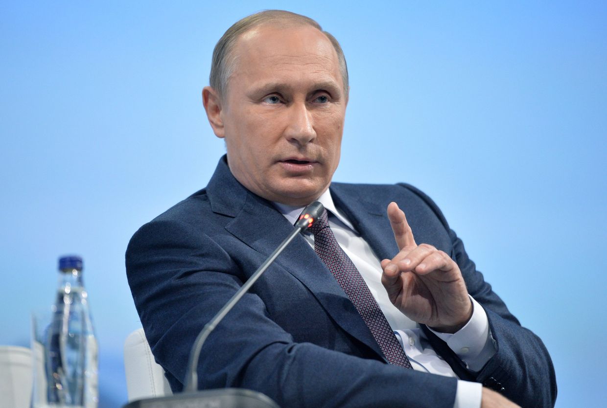 Президент России Владимир Путин на панельной дискуссии в ходе пленарного заседания XIX Петербургского экономического форума