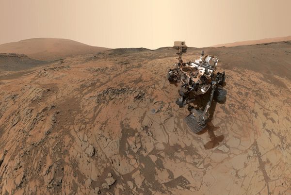 Марсход Curiosity в кратере Мохаве