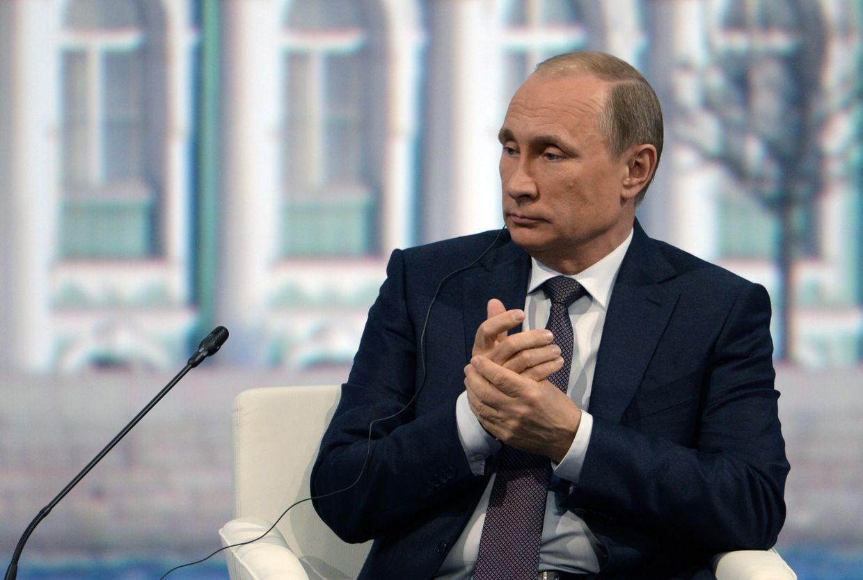 Президент России Владимир Путин на панельной дискуссии в ходе пленарного заседания XIX Петербургского экономического форума