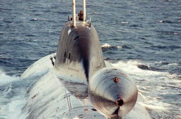 Буль с буксируемой антенной внутри на хвостовом оперении подводной лодки проекта 971 «Щука-Б»