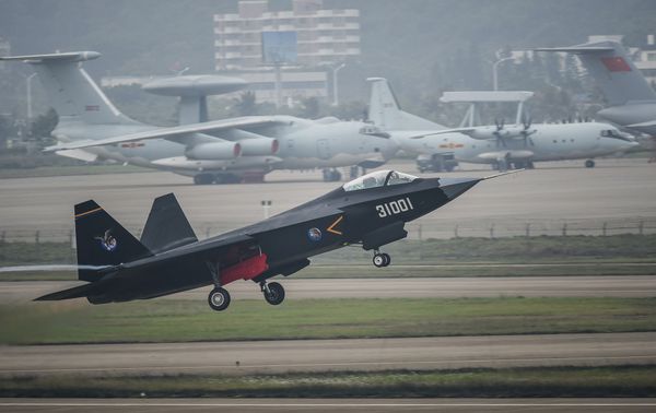 Китайский истребитель J-31