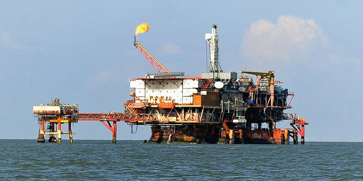 Нефтедобывающая платформа рядом с городом Цзиньчжоу