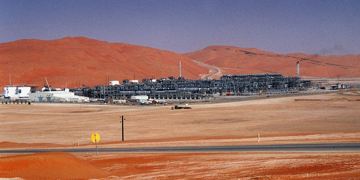 Нефтеперерабатывющий завод в Саудовской Аравии Нефтеперерабатывющий завод в Саудовской Аравии