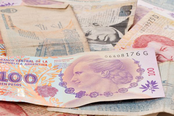 100 песо с изображением Эвы Перон