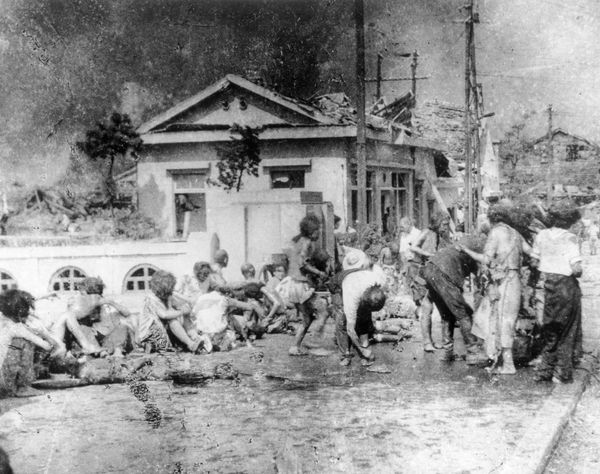 Люди, пережившие бомбардировку Хиросимы, 6 августа 1945 года