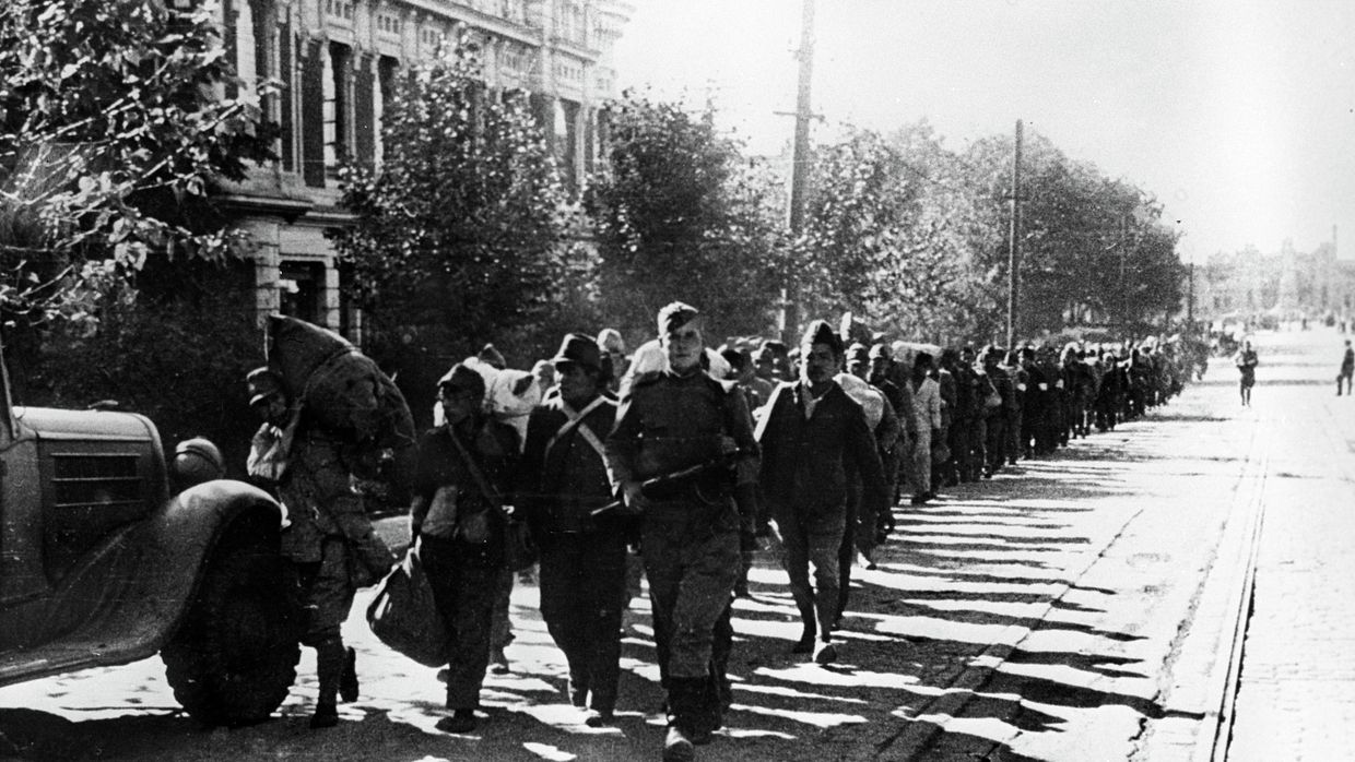 Великая Отечественная война 1941-1945 годов. Город Харбин, 1945 год. Пленные японцы на улицах города