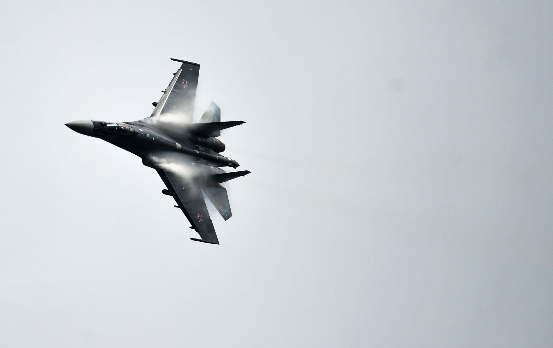 Самолет Су-35 во время показательных выступлений на всероссийском этапе международного конкурса Авиадартс-2015 в Воронеже. - ИноСМИ, 1920, 27.09.2021