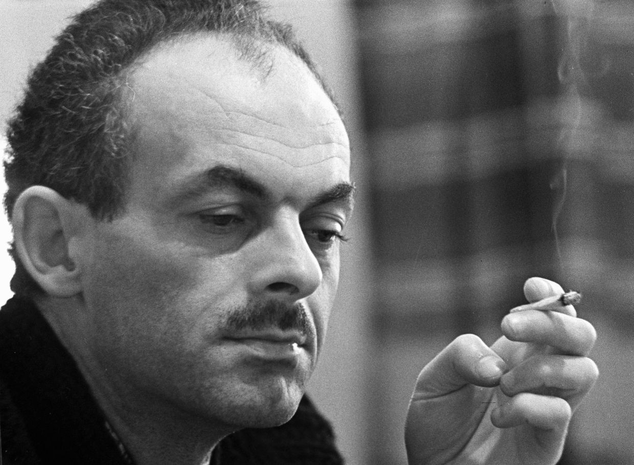 Советский поэт Булат Окуджава
