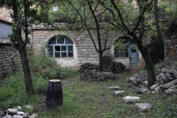 Заброшенная крепость в деревне Сипань, где во время Второй мировой японские солдаты содержали женщин