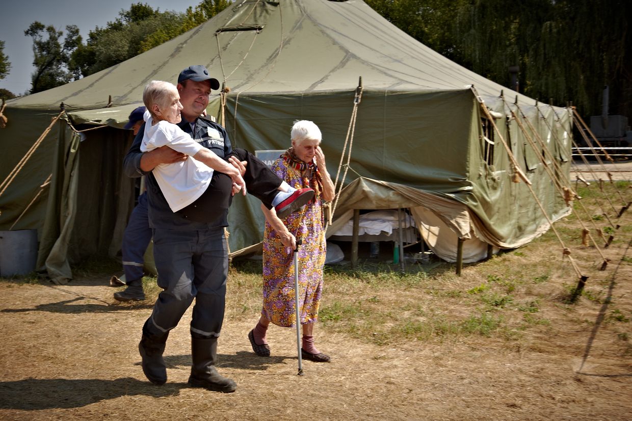 Лагерь для беженцев из зоны силовой операции на юго-востоке Украины в Луганской области Лагерь для беженцев из зоны силовой операции на юго-востоке Украины в Луганской области
