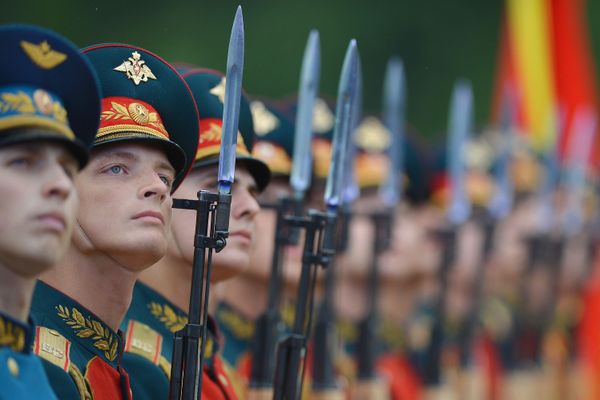 Военнослужащие на открытии Международного военно-технического форума «Армия-2015»
