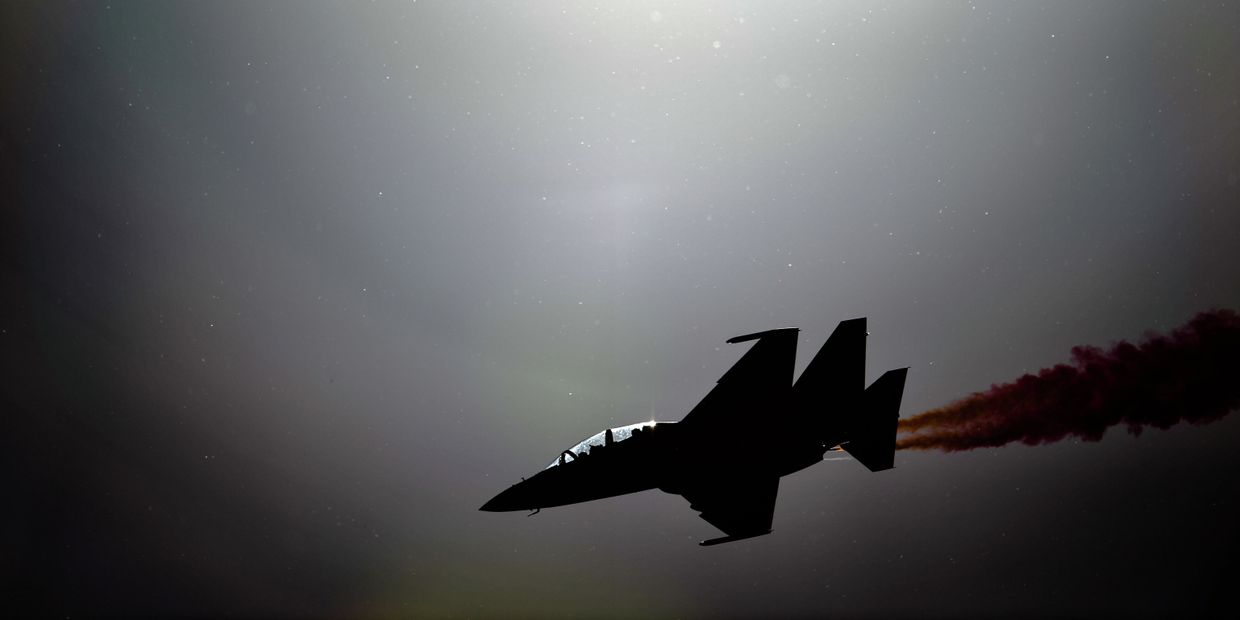 Самолет Як-130 во время открытия Международного авиационно-космического салона МАКС-2015